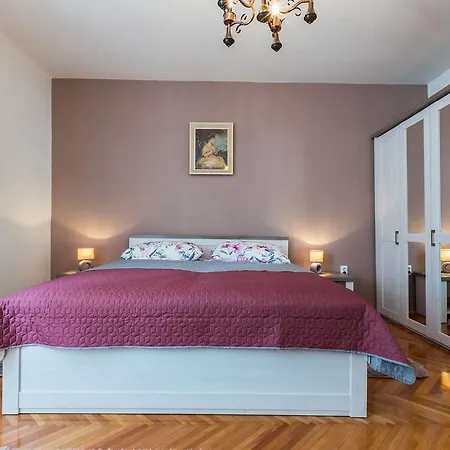 Drago 2br Apt. In Old Town 아파트 *