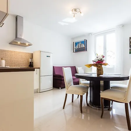 Drago 2br Apt. In Old Town 아파트 자다르