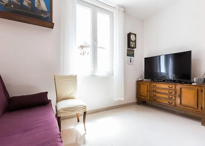 Drago 2br Apt. In Old Town