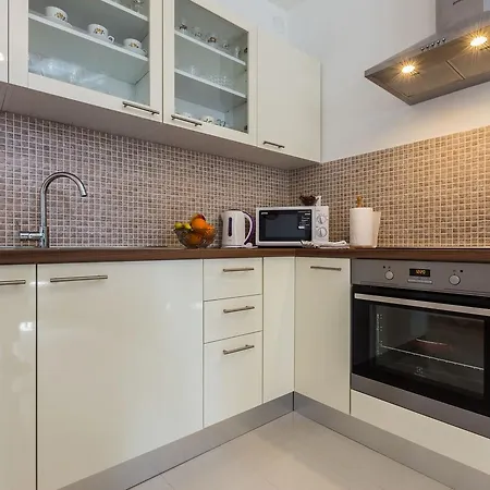 Drago 2br Apt. In Old Town *